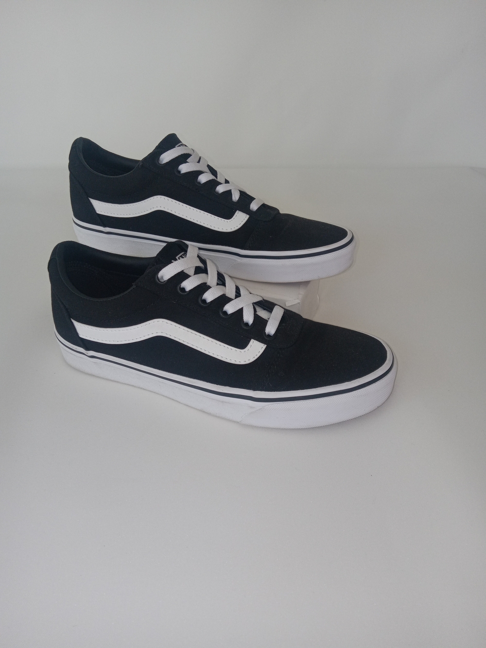 Vans Womens Black and White Old Skool Low-Top Sneakers Sz 9.5